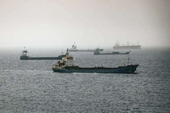战火未断、航道未闭:霍尔木兹海峡航运流量仍维持高位